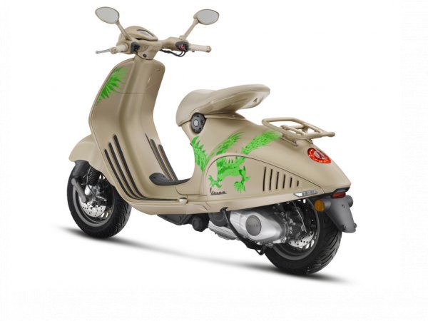 Vespa 946